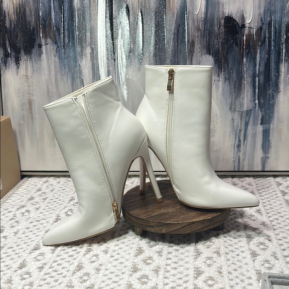 Elegant White Ankle Boot Stiletto Women's 7.5 Classic Elegant Sophisticated EUC - Picture 12 of 14